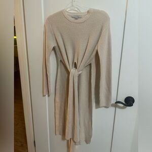 Tan long sweater bought from Jlux but doesn’t have Jluxlabel size sml tan